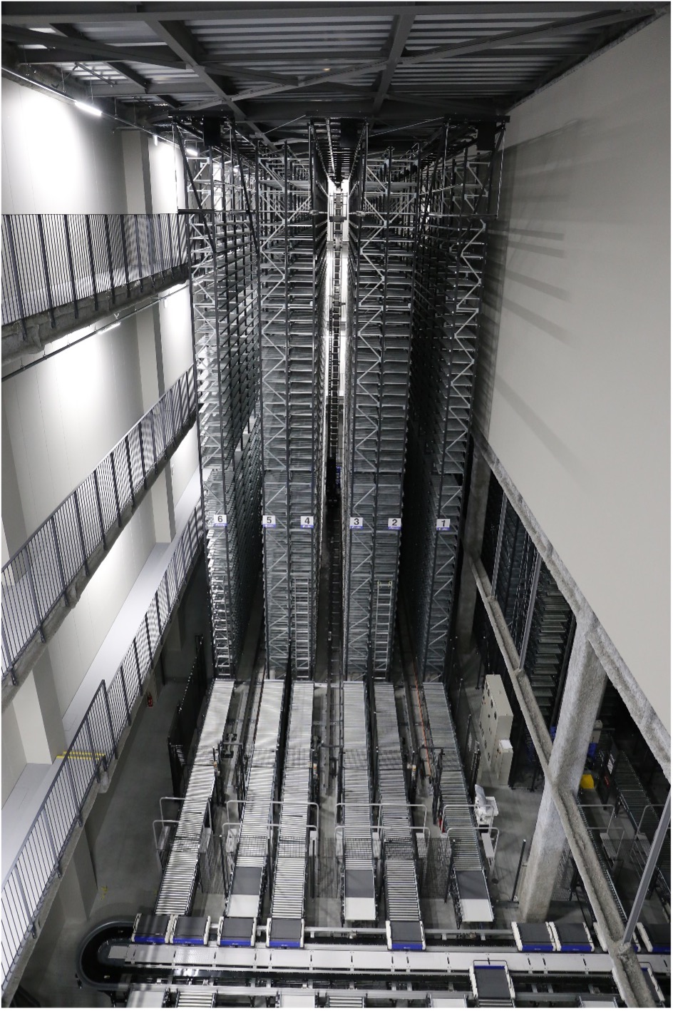 コアスタッフのZeroHubの自動倉庫の写真